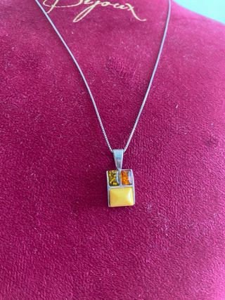 Collana in argento e pietra ambra