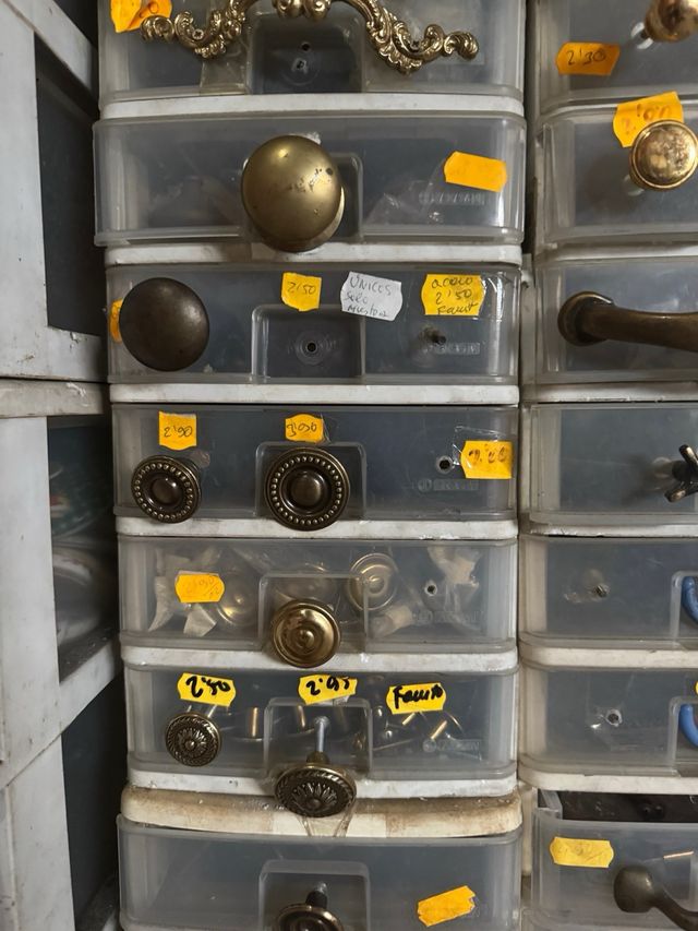 Pomos restos de tienda