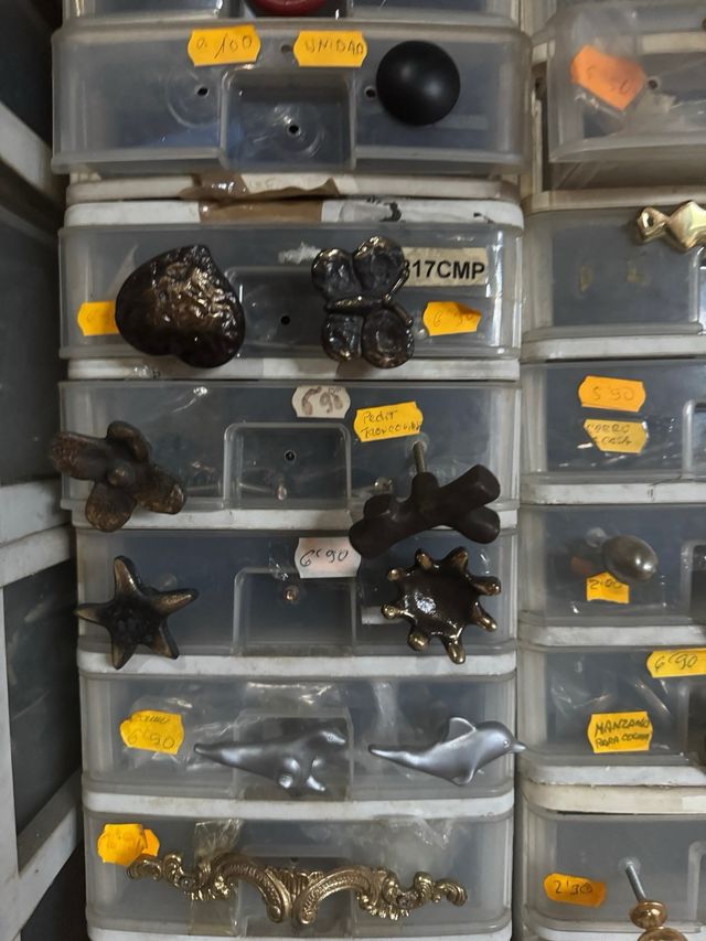 Pomos restos de tienda