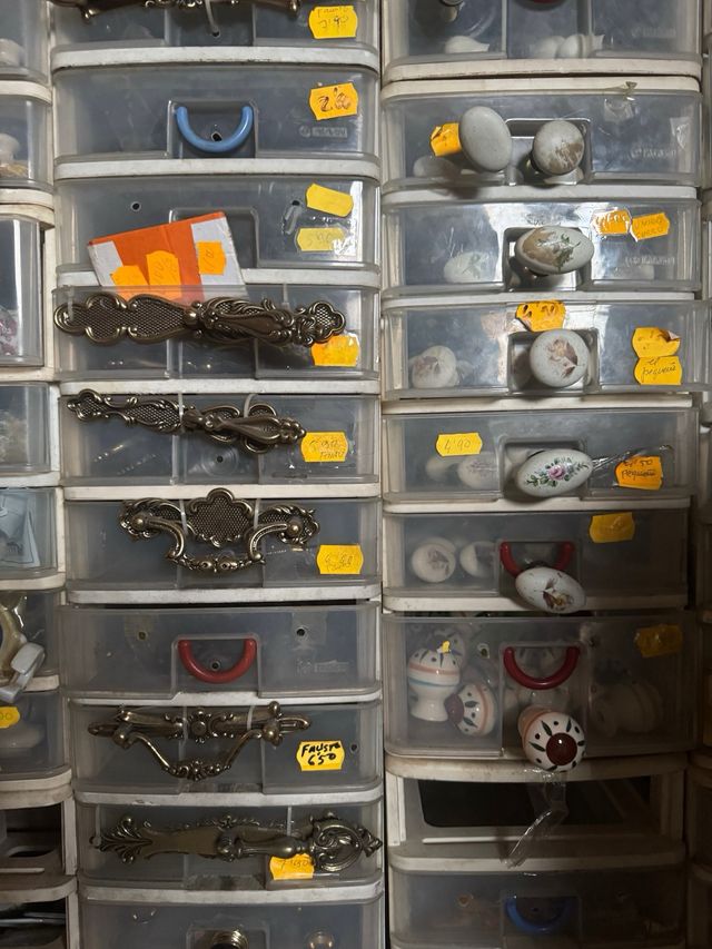 Pomos restos de tienda