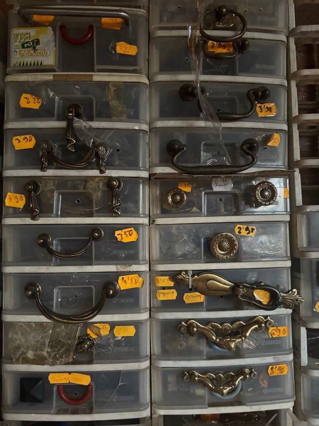 Pomos restos de tienda