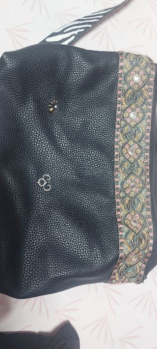 Bolso bandolera negro y multicolor