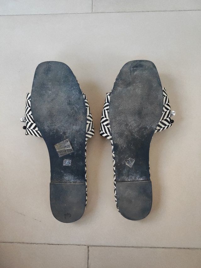 Sandalias exe negras y plateadas 39