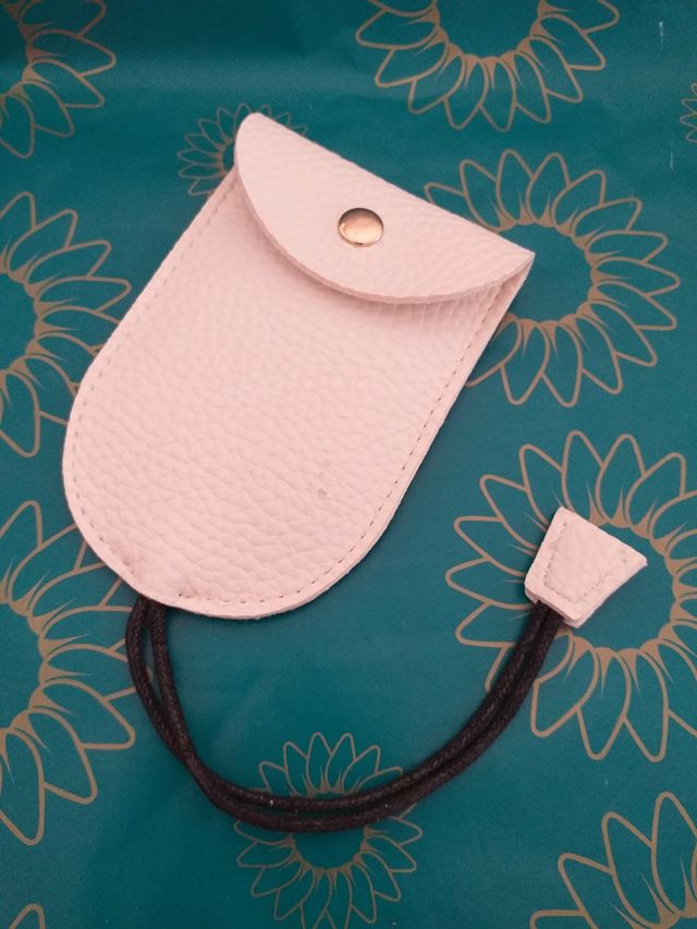 Llavero Blanco con Cordón