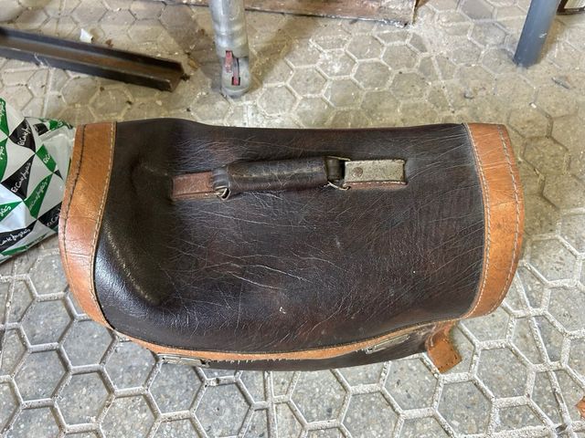 Maletín cuero antiguo