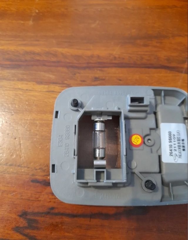 Luz interior Nissan Serena/Vanette/Terrano II