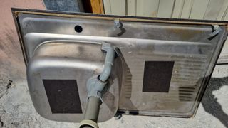 Fregadero metálico plateado