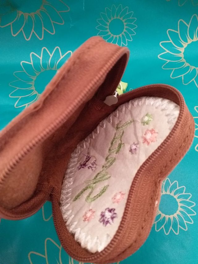 Monedero corazón marrón