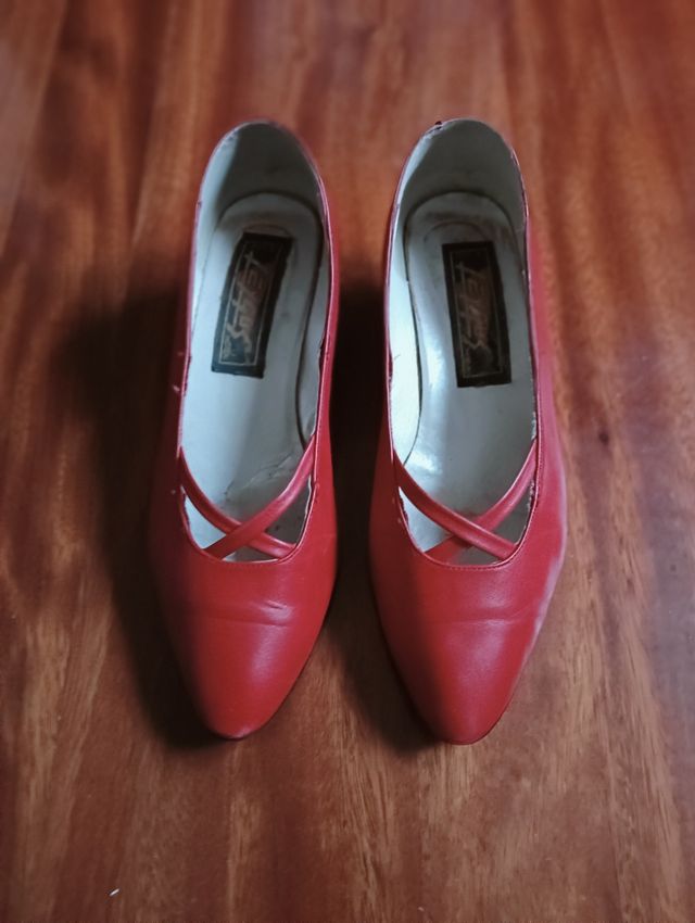 Zapatos rojos tacón bajo