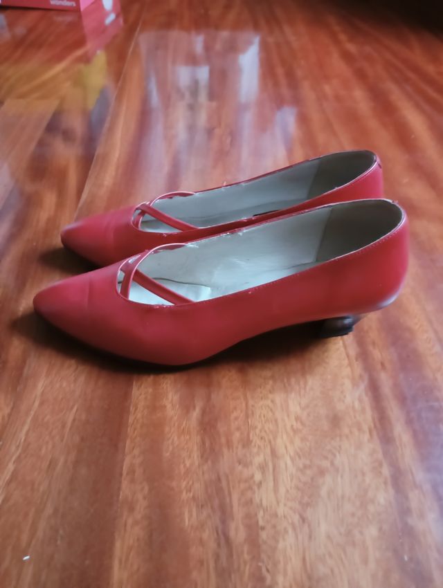 Zapatos rojos tacón bajo
