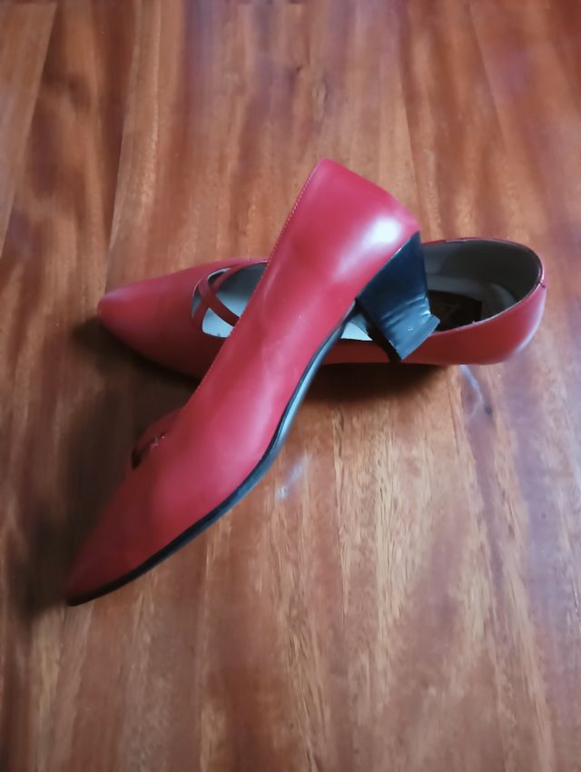 Zapatos rojos tacón bajo