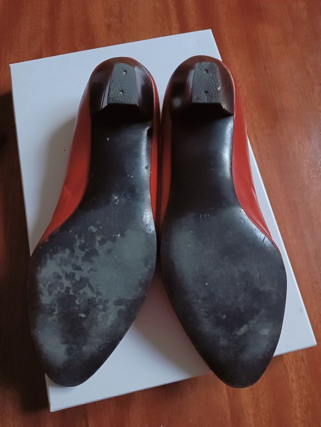 Zapatos rojos tacón bajo