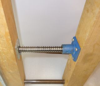 Prensa de tornillo de madera para sacar cajos