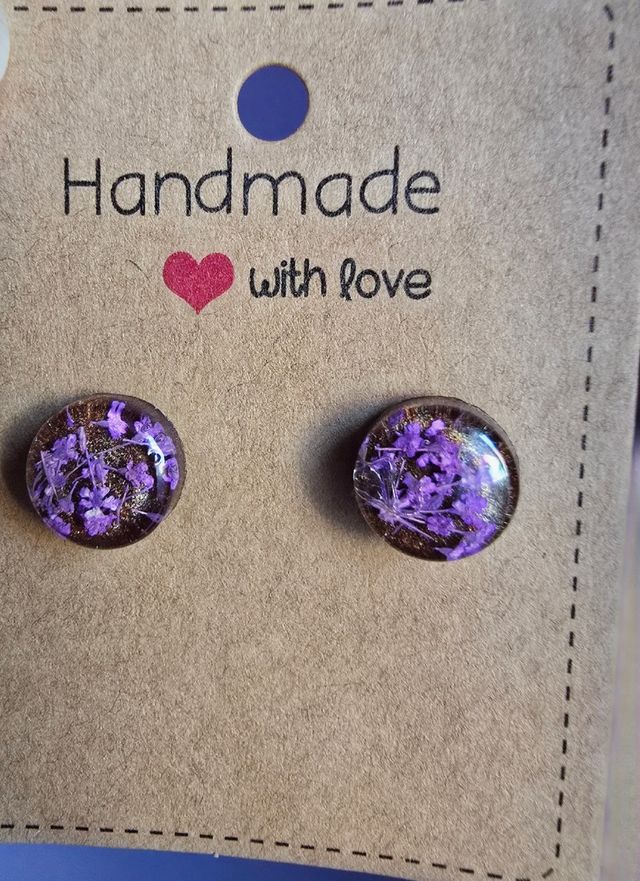 Pequeños jardines colgando de tus oídos.