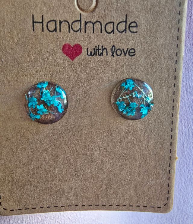 Pequeños jardines colgando de tus oídos.