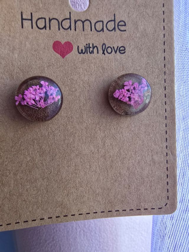 Pequeños jardines colgando de tus oídos.