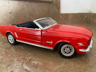 Ford Mustang 65 rojo 1/18