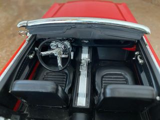 Ford Mustang 65 rojo 1/18