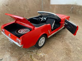 Ford Mustang 65 rojo 1/18