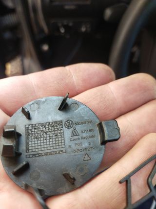Tapa parachoques delantero gacho remolque 
Golf 7