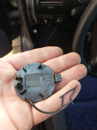 Tapa parachoques delantero gacho remolque 
Golf 7