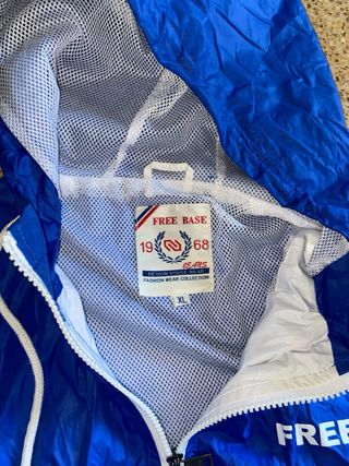 Chaqueta Deportiva Azul y Blanca