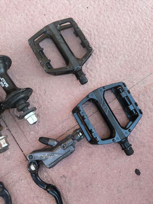Accesorios Bicicleta: 2 pedales, frenos, bujes