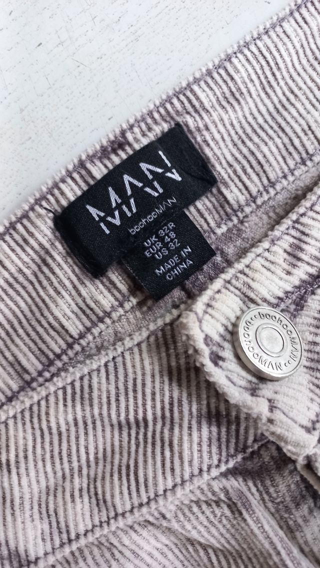 Pantalón cargo beige boohoo