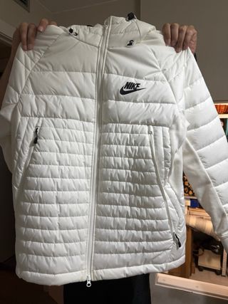 Chaqueta Nike blanca acolchada