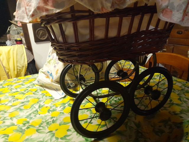Carrozzina bambola vintage