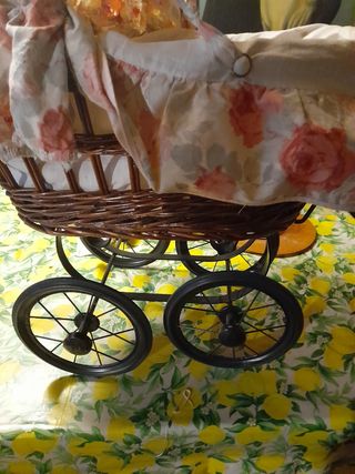 Carrozzina bambola vintage
