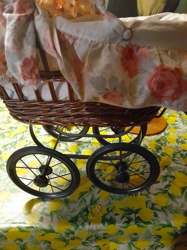 Carrozzina bambola vintage