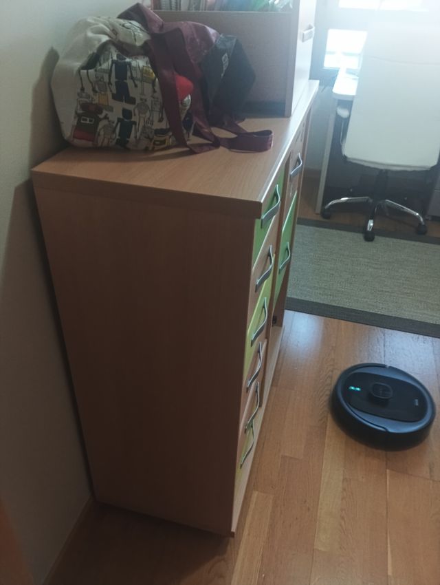 Cómoda infantil 105x93x41cm
Base con ruedas.