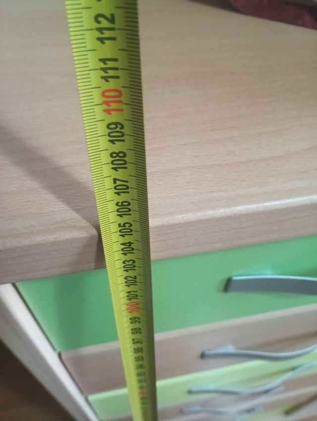 Cómoda infantil 105x93x41cm
Base con ruedas.