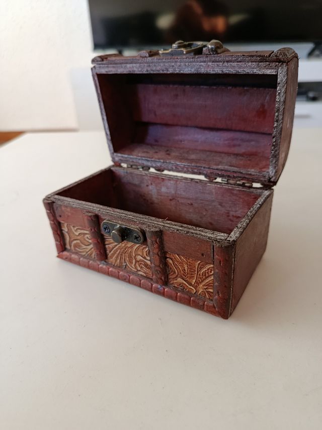 Baúl madera pequeño decorativo
