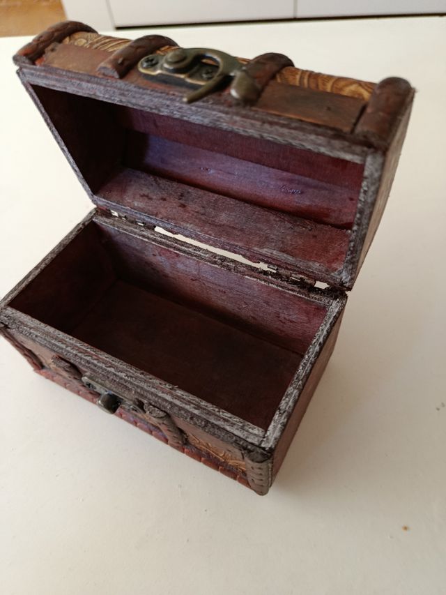 Baúl madera pequeño decorativo