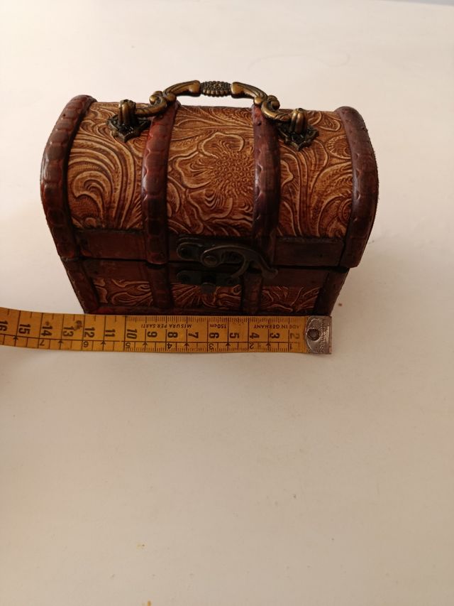 Baúl madera pequeño decorativo