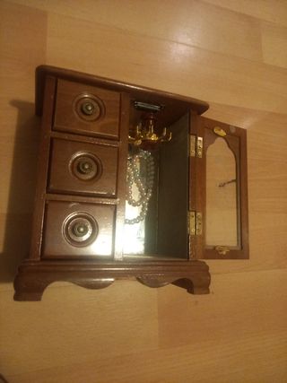 Joyero musical marrón