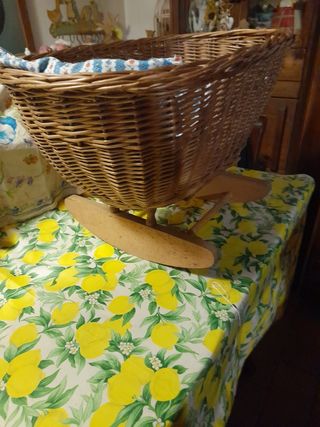 Culla vimini bambola vintage