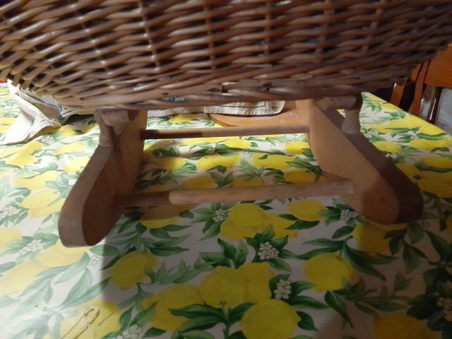 Culla vimini bambola vintage