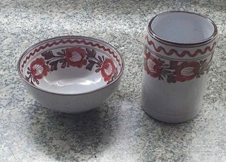 Brocche in porcellana, rosso e bianco