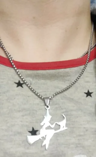 Cadena y colgante de bruja en acero