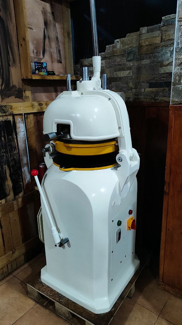 DivisorayBoleadora de pan: semiautomática