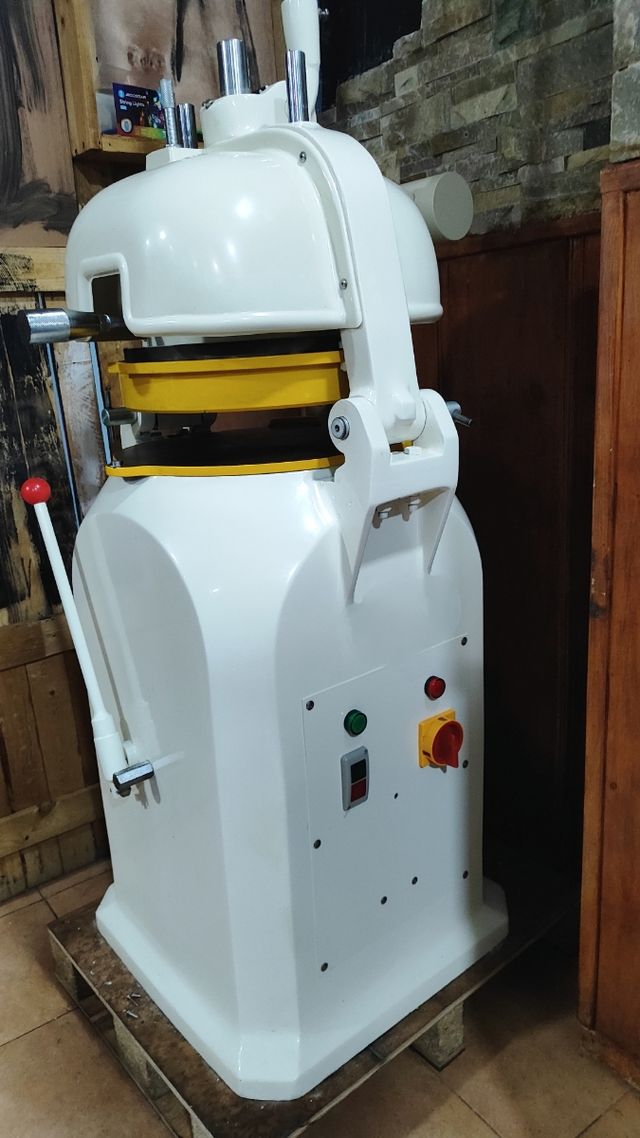 DivisorayBoleadora de pan: semiautomática