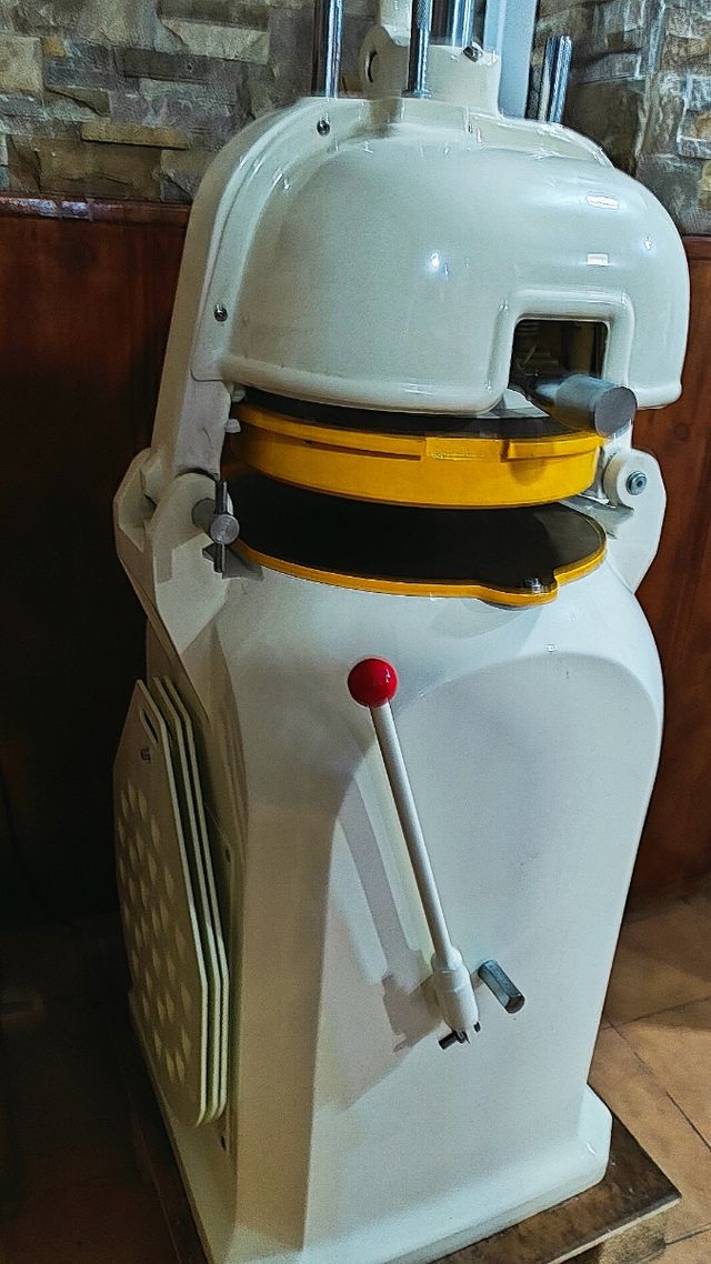 DivisorayBoleadora de pan: semiautomática