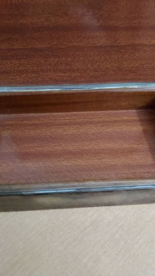 Caja metálica plateada