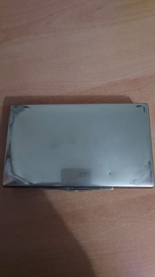 Caja metálica plateada