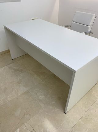 Mesa escritorio blanca - oficina