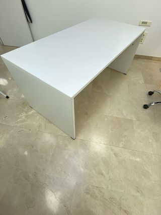 Mesa escritorio blanca - oficina
