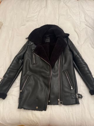 Cazadora Bershka negra